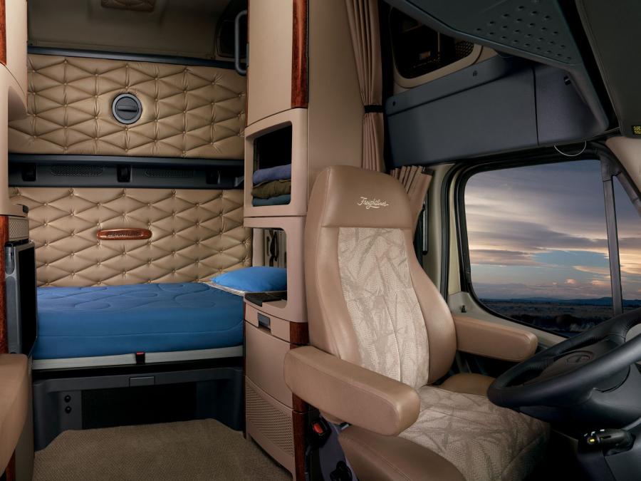 Интерьер Freightliner Cascadia Raised Roof 2007 года  (фото 27 из 33)